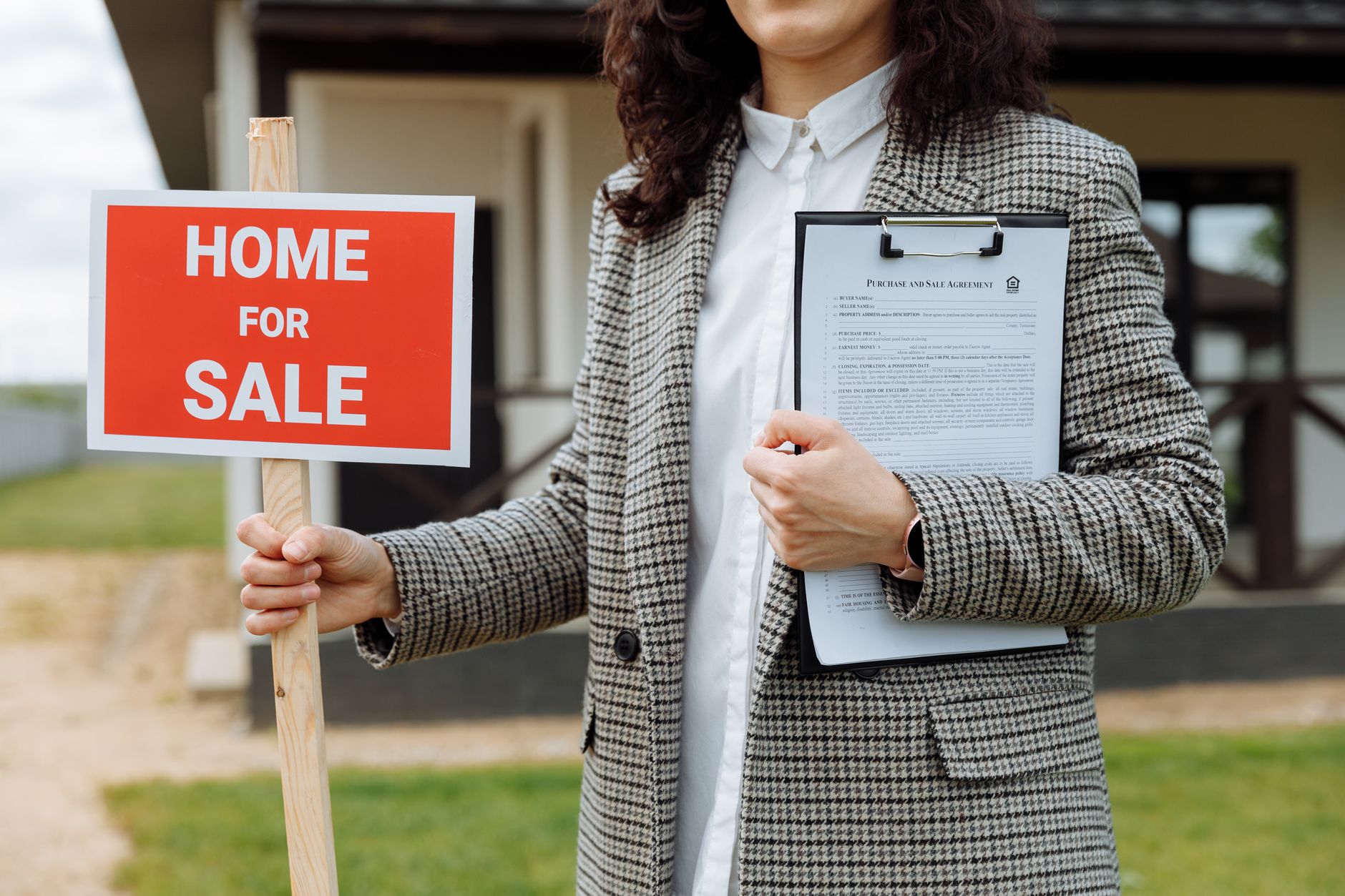 A couple signing a conventional loan mortgage contract at a closing table, illustrating the conventional loan process for first-time homebuyers.